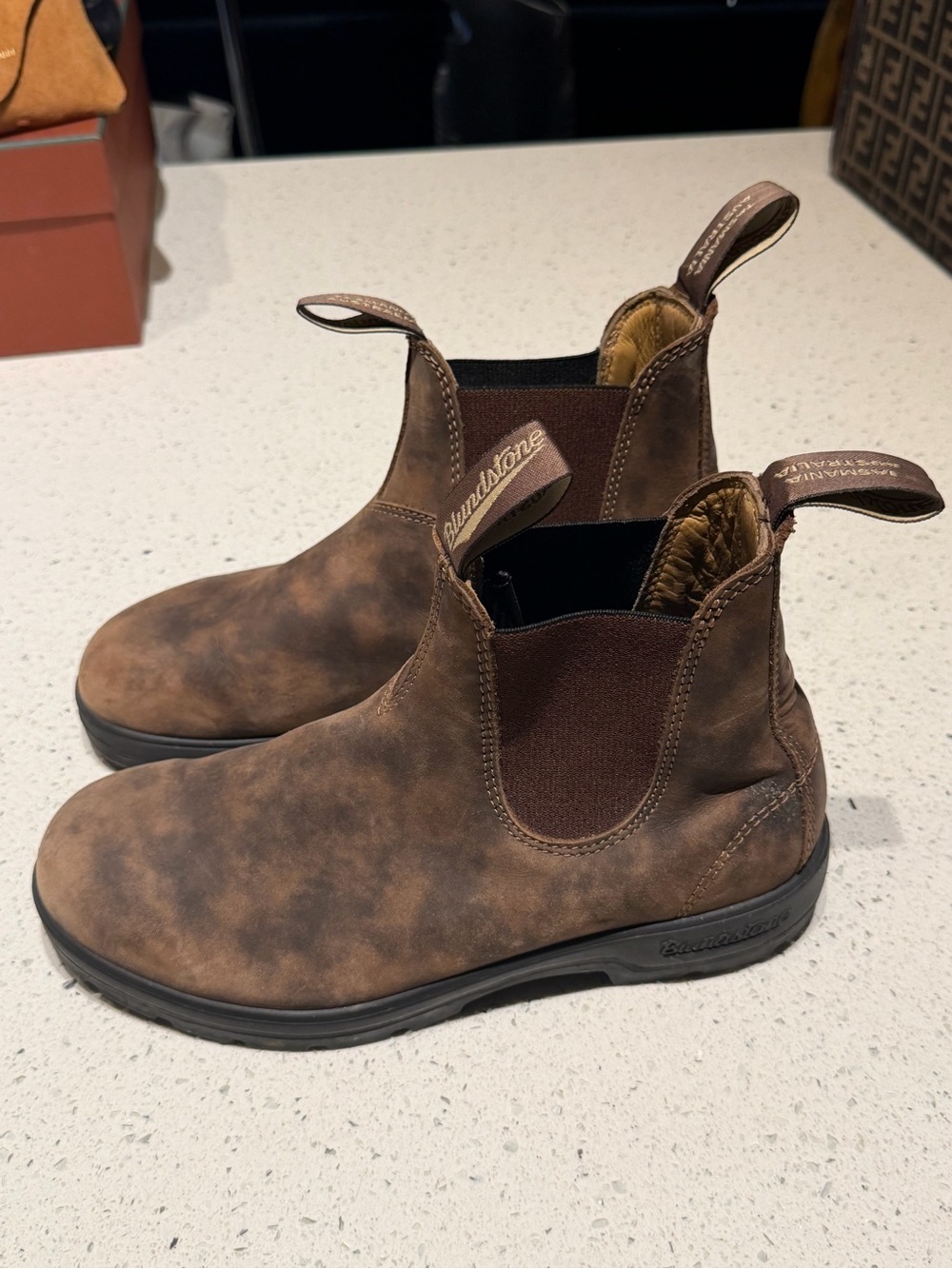 Blundstone-Brown Chelsea Rustic Boots - Picture 3 of 8